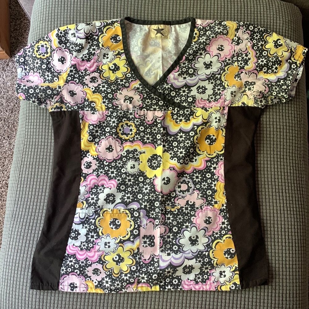 Flower scrub top